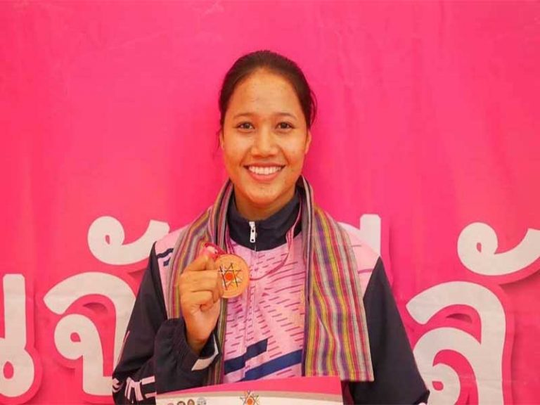 นางสาวอริน จันทร์ขูเพ็ชร (นิสิตชั้นปีที่ 1) เหรียญทองแดง การแข่งขันกีฬาปันจักสีลัต – ประเภทบุคคลหญิง (ระหว่างวันที่ 11 –20 ม.ค.62)
