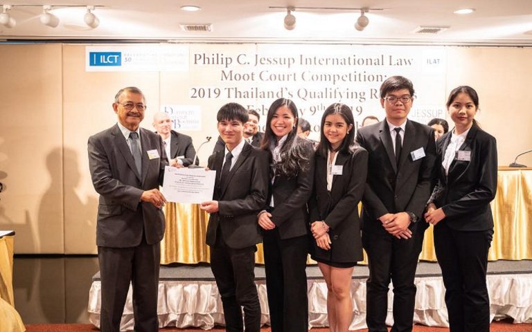 คณะนิติศาสตร์ จุฬาลงกรณ์มหาวิทยาลัย ขอแสดงความยินดีกับนิสิตผู้เข้าแข่งขันว่าความศาลจำลองกฎหมายระหว่างประเทศรายการ Philip C. Jessup รอบคัดเลือกของประเทศไทย