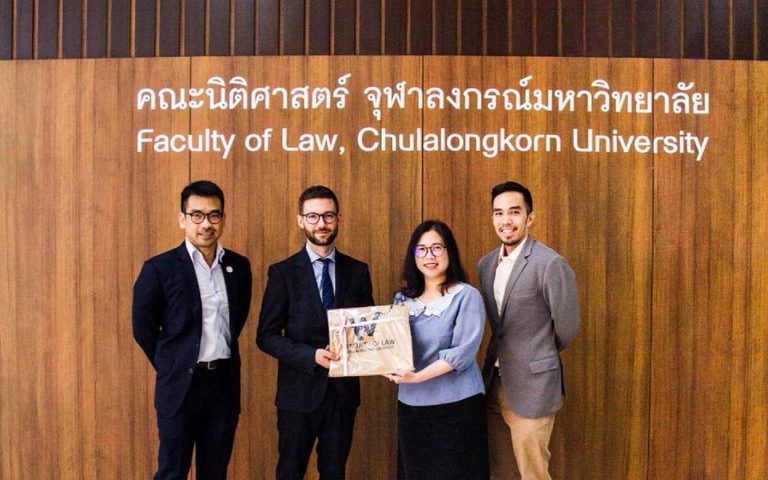 Mr. Michael Da Lozzo ผู้ช่วยผู้พิพากษาจากประเทศฝรั่งเศส เข้าพบผู้บริหารคณะนิติศาสตร์เพื่อสานสัมพันธ์ทางด้านวิชาการและพูดคุยเรื่องสนับสนุนการศึกษาต่อของอาจารย์ประจำคณะนิติศาสตร์