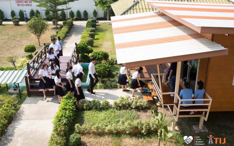โครงการสัมผัสชีวิตหลังกำแพง