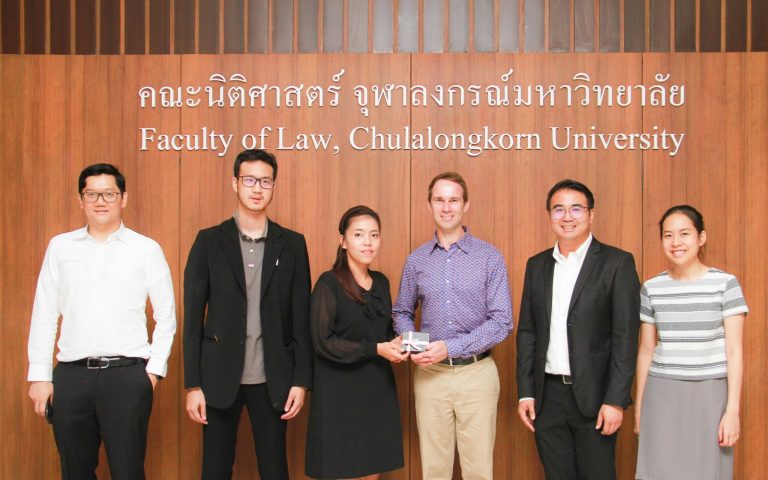 Prof Jolyon Ford (Associate Dean), Australian National University เข้าพบผู้บริหารคณะนิติศาสตร์ เพื่อเจรจาความสัมพันธ์ เรื่องการให้ทุนการศึกษาสำหรับนิสิตคณะนิติศาสตร์