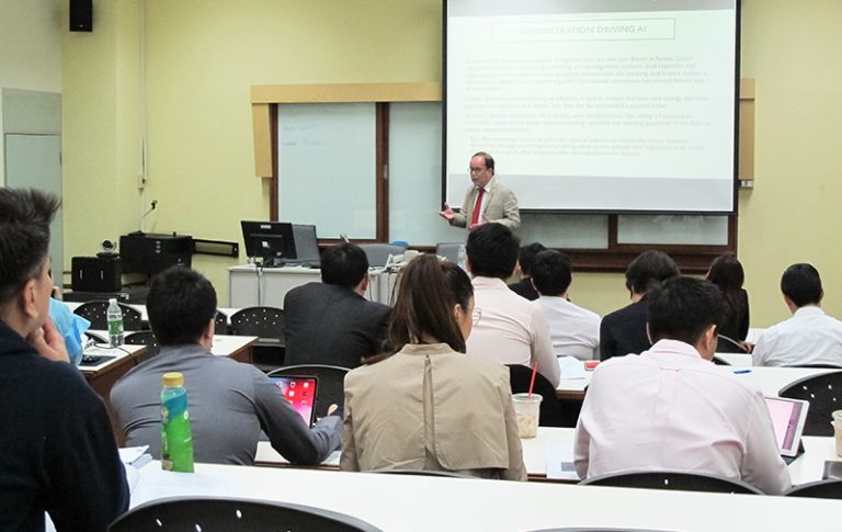 “Tomorrows Lawyers, or Robots with Big Data?” การบรรยายพิเศษโดย Prof. Mark Findlay จาก Singapore Management University (SMU)