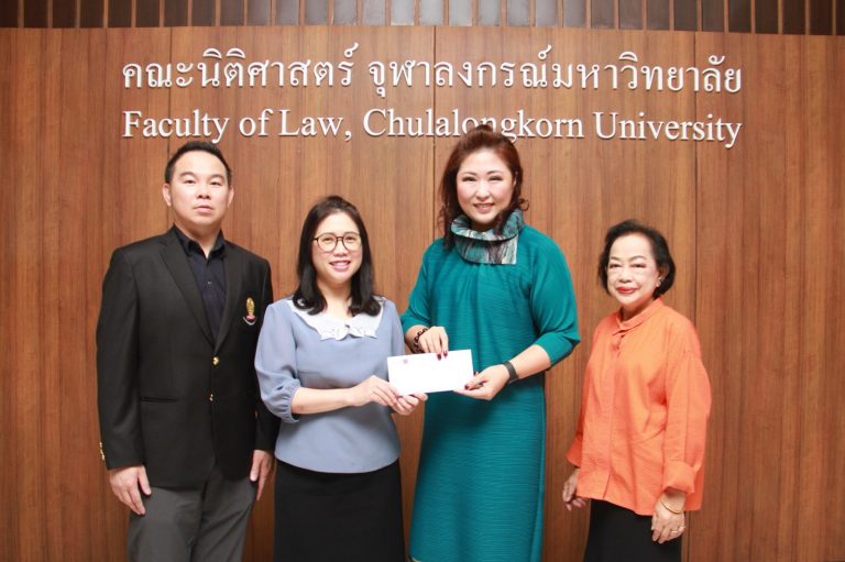 ดร.อรอนงค์ ปิลันธน์โอวาท มอบเงินให้กับคณะนิติศาสตร์เพื่อสมทบทุนพัฒนาคณะ