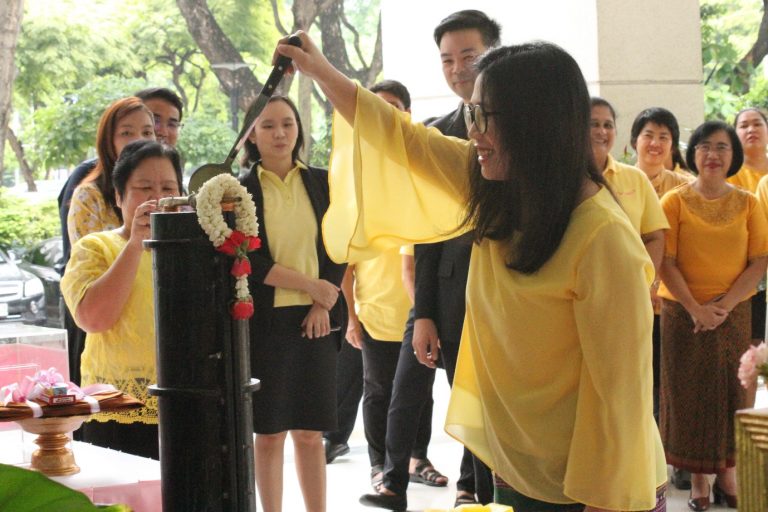 พิธีหล่อเทียนพรรษา ถวายพระราชกุศลแด่ สมเด็จพระเจ้าอยู่หัว และถวายชัยมงคลแด่ สมเด็จพระเจ้าอยู่หัว วันอังคารที่ 17 กรกฎาคม 2561 ณ ลานอเนกประสงค์ ชั้น 1