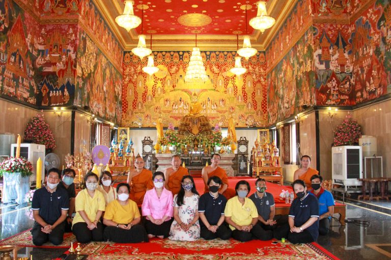 ถวายเทียนพรรษา ณ วัดหัวลำโพง