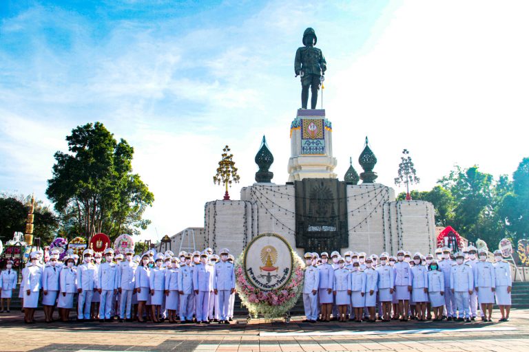 พิธีวางพวงมาลาถวายสักการะและพิธีบําเพ็ญกุศลอุทิศถวายแด่พระบาทสมเด็จพระมงกุฎเกล้าเจ้าอยู่หัว เนื่องในวันสมเด็จพระมหาธีรราชเจ้า ประจำปี 2563