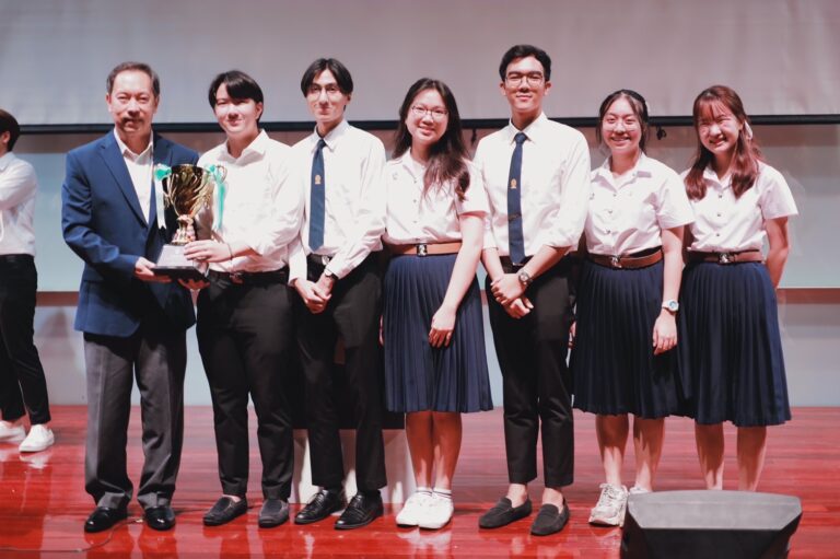 นิสิตนิติศาสตร์ จุฬาฯ คว้ารางวัลชนะเลิศในการแข่งขันโต้วาทีประเพณีนิสิตใหม่