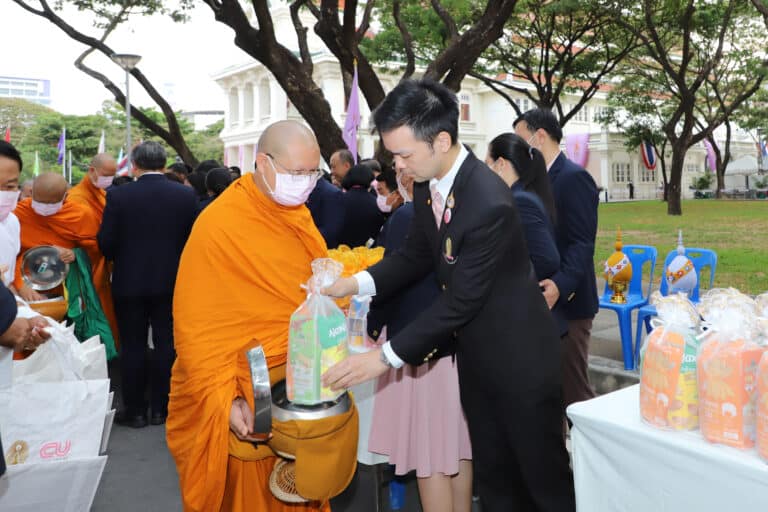 พิธีบำเพ็ญกุศลตักบาตร วันสถาปนาจุฬาลงกรณ์มหาวิทยาลัย 107 ปี ประจำปี 2567