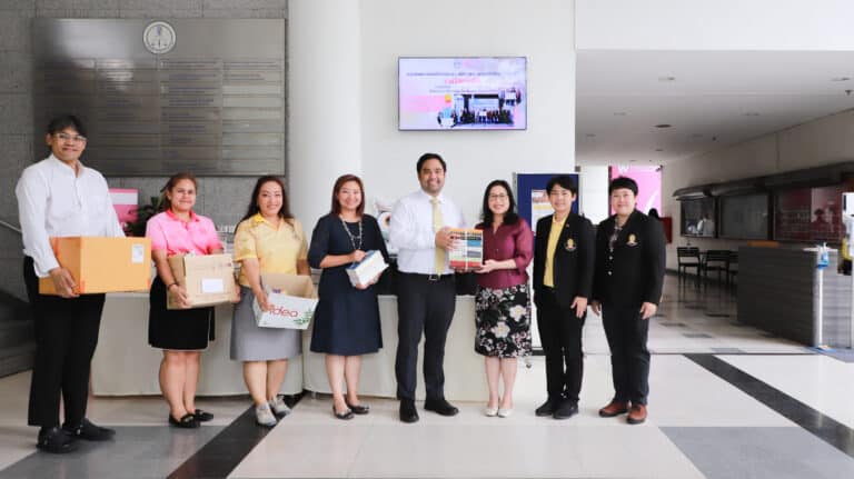 ขอขอบคุณคณะครุศาสตร์ จุฬาฯ ที่ร่วมบริจาคหนังสือ