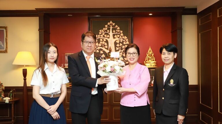 คณะนิติศาสตร์ จุฬาฯ ขอแสดงความยินดีเป็นอย่างยิ่ง ในโอกาสที่มีพระบรมราชโองการโปรดเกล้าโปรดกระหม่อมแต่งตั้ง นายไพรัช พรสมบูรณ์ศิริ ให้ดำรงตำแหน่ง อัยการสูงสุด