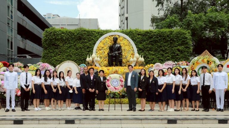 พิธีวางพวงมาลาถวายราชสักการะ เนื่องในวันอานันทมหิดล ประจำปี 2568