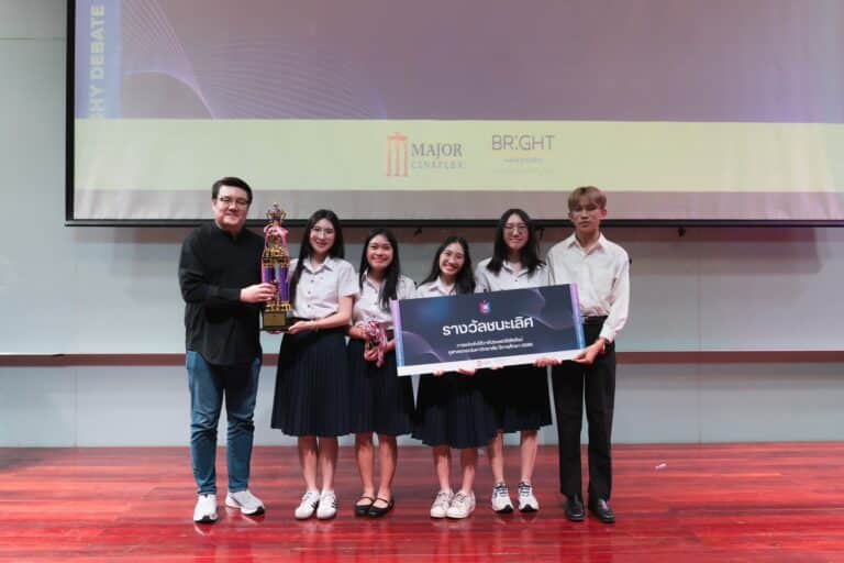 ขอแสดงความยินดีกับทีมนิสิตคณะนิติศาสตร์ ที่ได้รับรางวัลชนะเลิศในการแข่งขันโต้วาทีประเพณีนิสิตใหม่ ปีการศึกษา 2568