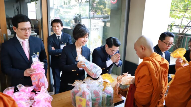 คณะนิติศาสตร์ จุฬาฯ ร่วมพิธีทำบุญตักบาตร ในโอกาสครบรอบ 109 ปี แห่งการสถาปนาคณะอักษรศาสตร์