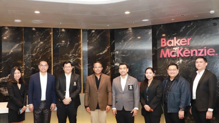 คณบดีและรองคณบดี คณะนิติศาสตร์ จุฬาฯ เข้าพบ คุณวินท์ ภักดีจิตต์ Managing Partner บริษัท เบเคอร์ แอนด์ แม็คเค็นซี่ จำกัด (Baker McKenzie)