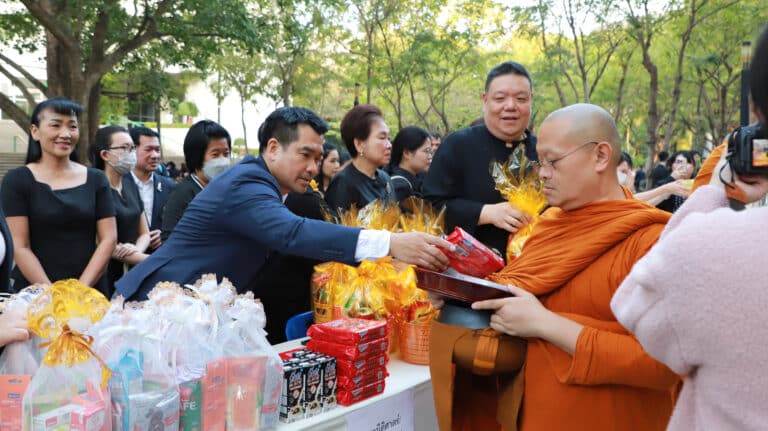 คณะนิติศาสตร์ จุฬาฯ ร่วมพิธีทำบุญตักบาตร เนื่องในโอกาสขึ้นปีใหม่ พ.ศ. 2569