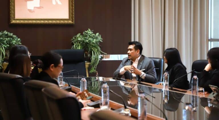 ประชุมหารือสัมมนาวิชาการร่วมกับคณะนิติศาสตร์ มหาวิทยาลัยธรรมศาสตร์ และคณะนิติศาสตร์ สถาบันบัณฑิตพัฒนบริหารศาสตร์ (นิด้า)