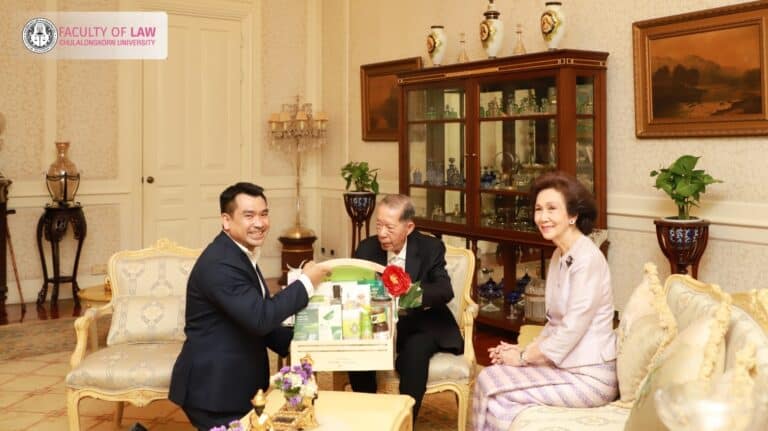 คณบดี คณะนิติศาสตร์ จุฬาฯ ร่วมกราบคารวะศาสตราจารย์ ดร.อุกฤษ มงคลนาวิน เนื่องในโอกาสวันคล้ายวันเกิดครบรอบ 92 ปี